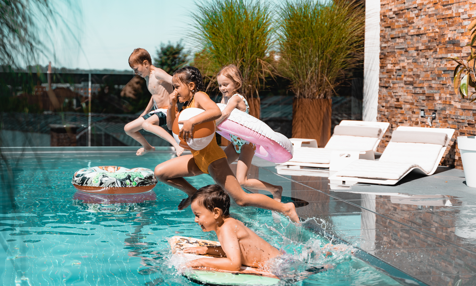 pool_webshop-slider_desktop_1600x960 pool_webshop-slider_desktop_1600x960