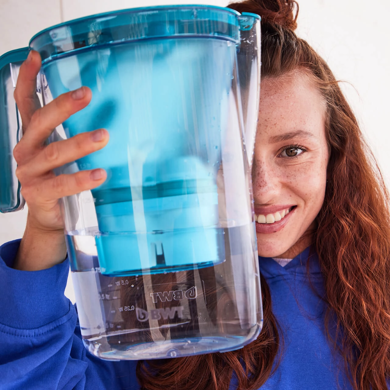 Filter lime chlorine heavy metals Woman showing table water filter